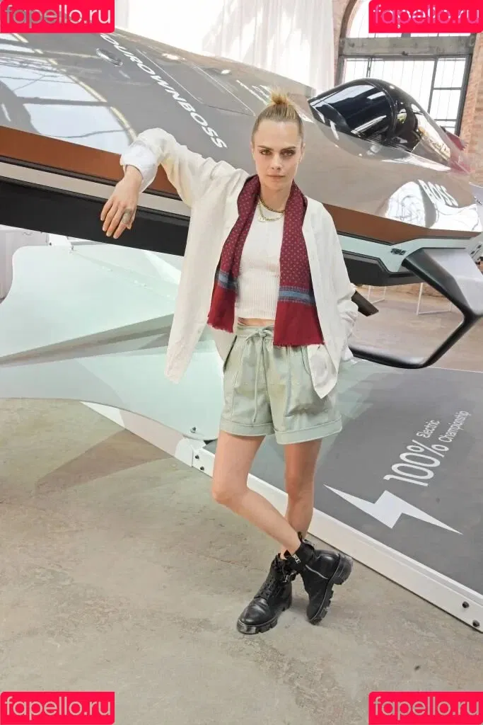 Cara Delevingne / caradelevingne Onlyfans Photo Gallery 