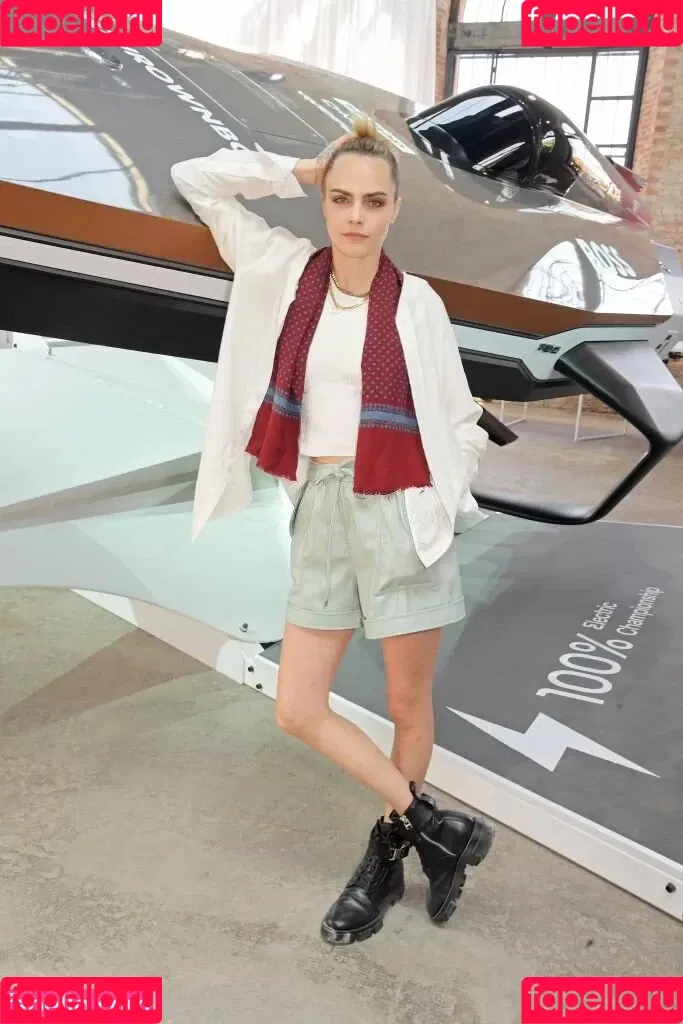 Cara Delevingne / caradelevingne Onlyfans Photo Gallery 