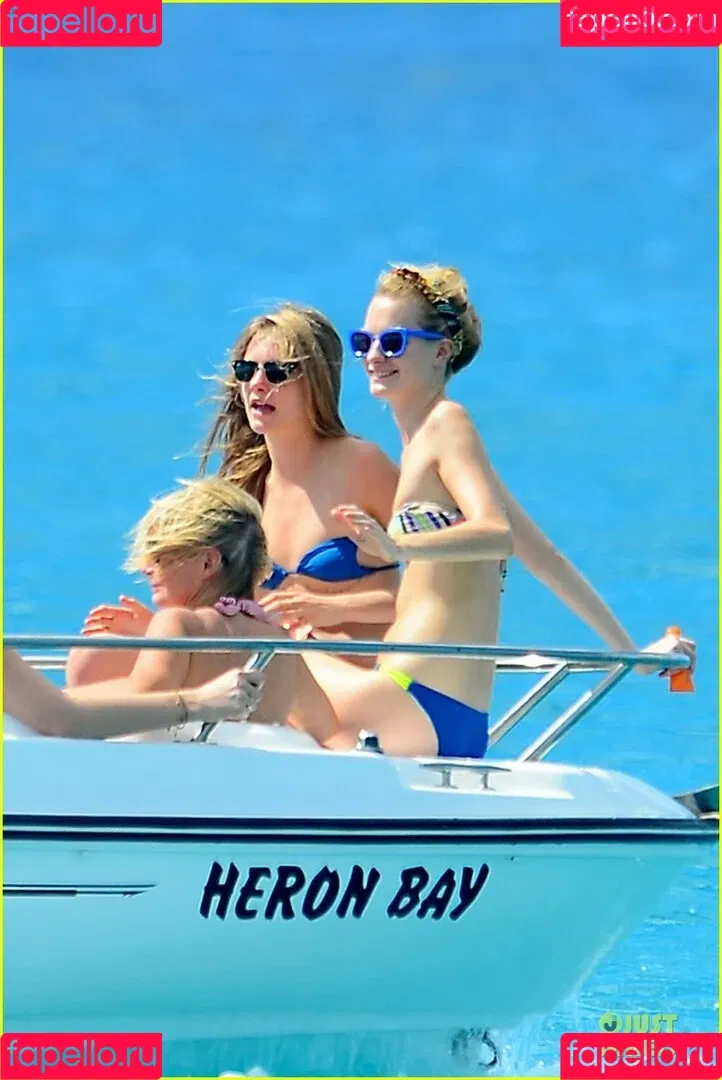 Cara Delevingne / caradelevingne Onlyfans Photo Gallery 