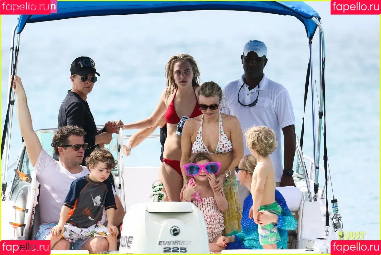 Cara Delevingne / caradelevingne Onlyfans Photo Gallery 