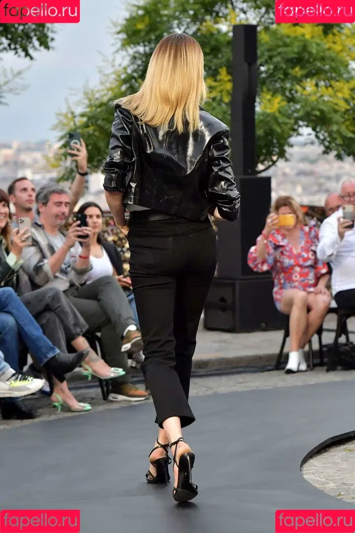 Cara Delevingne / caradelevingne Onlyfans Photo Gallery 