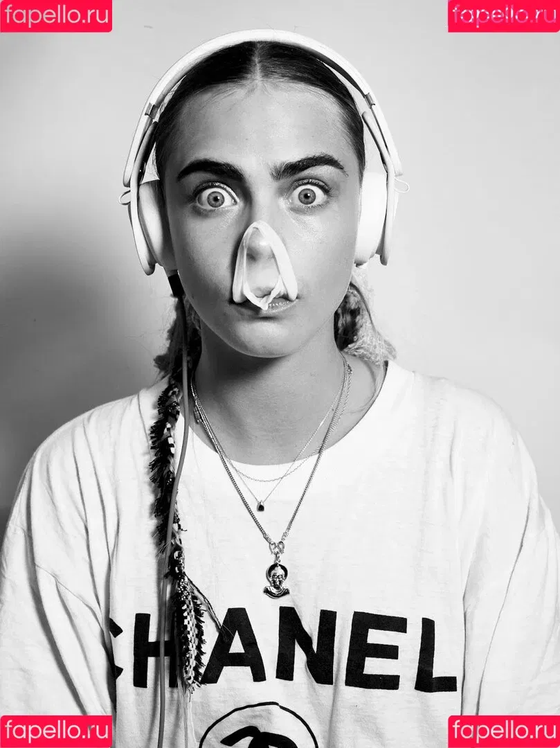Cara Delevingne / caradelevingne Onlyfans Photo Gallery 