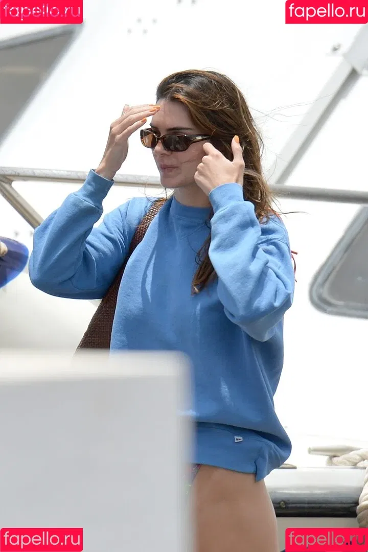 Cara Delevingne / caradelevingne Onlyfans Photo Gallery 