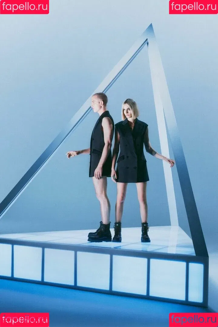 Cara Delevingne / caradelevingne Onlyfans Photo Gallery 