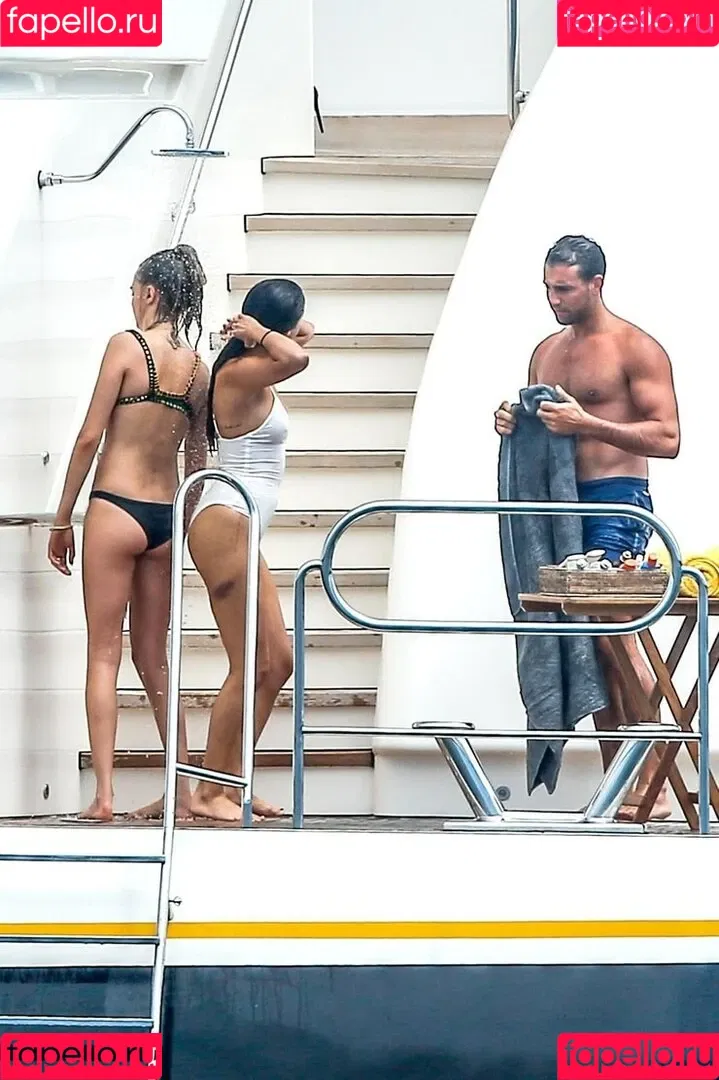 Cara Delevingne / caradelevingne Onlyfans Photo Gallery 