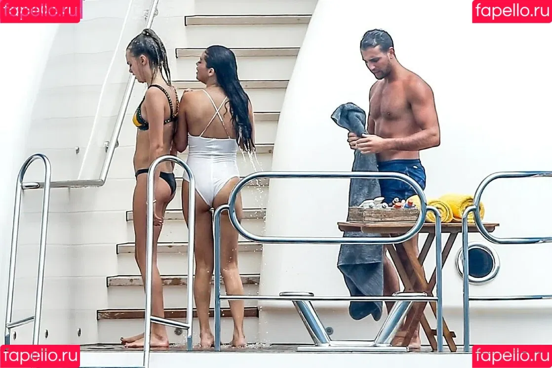 Cara Delevingne / caradelevingne Onlyfans Photo Gallery 