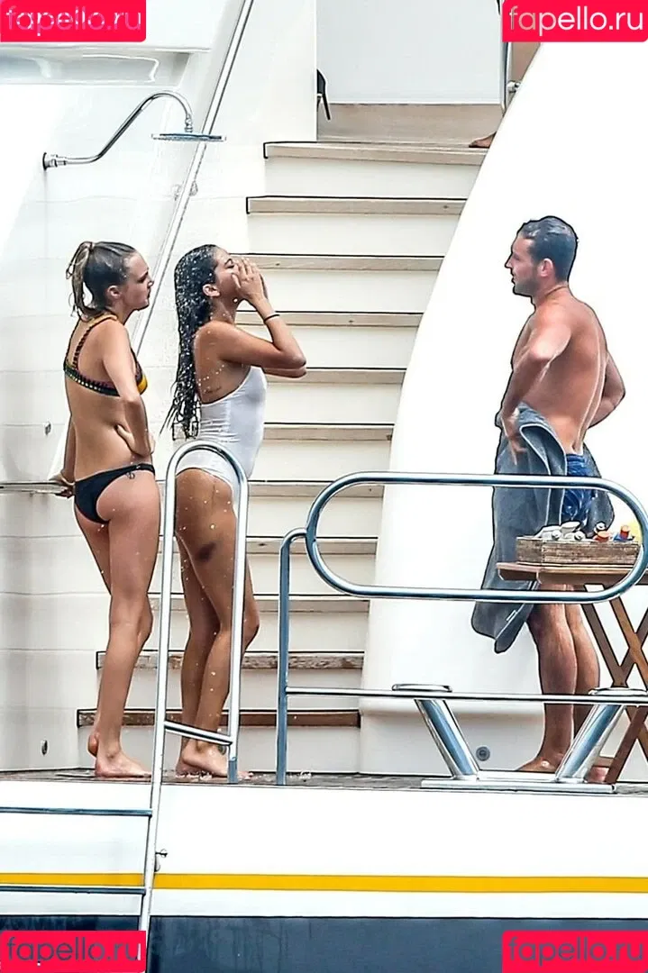 Cara Delevingne / caradelevingne Onlyfans Photo Gallery 