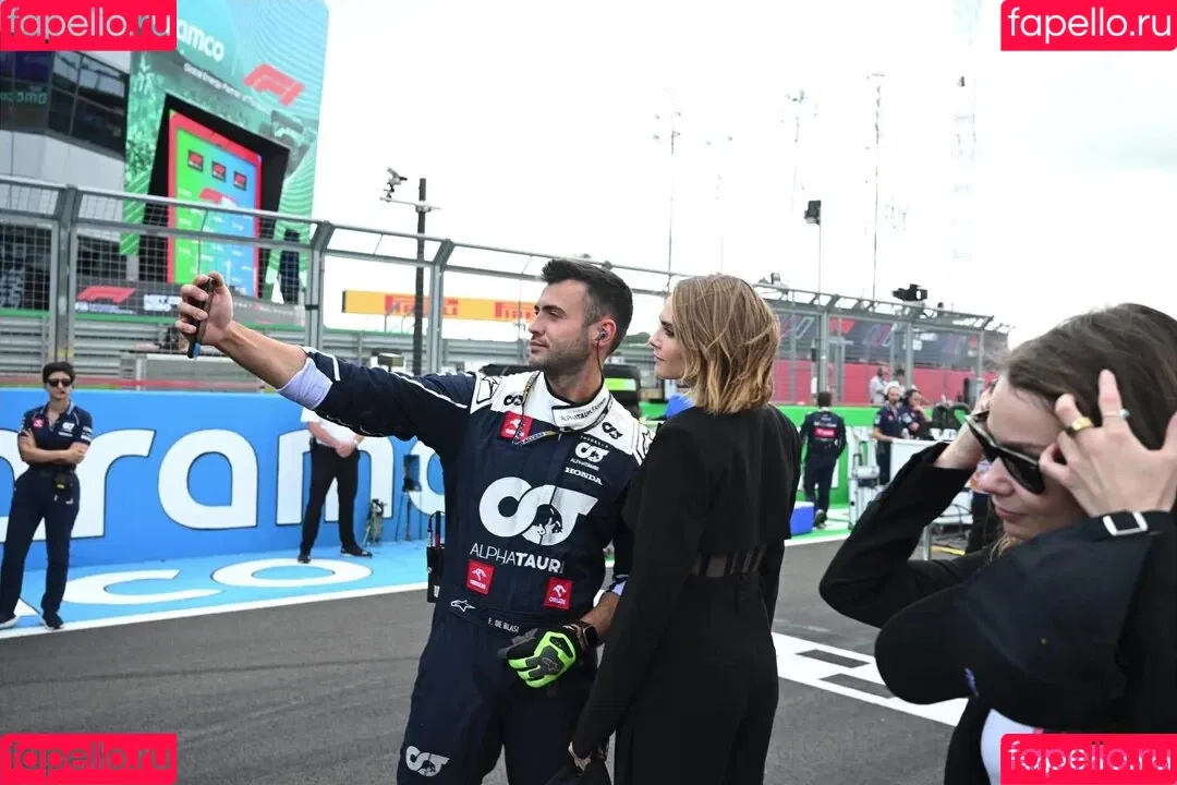 Cara Delevingne / caradelevingne Onlyfans Photo Gallery 