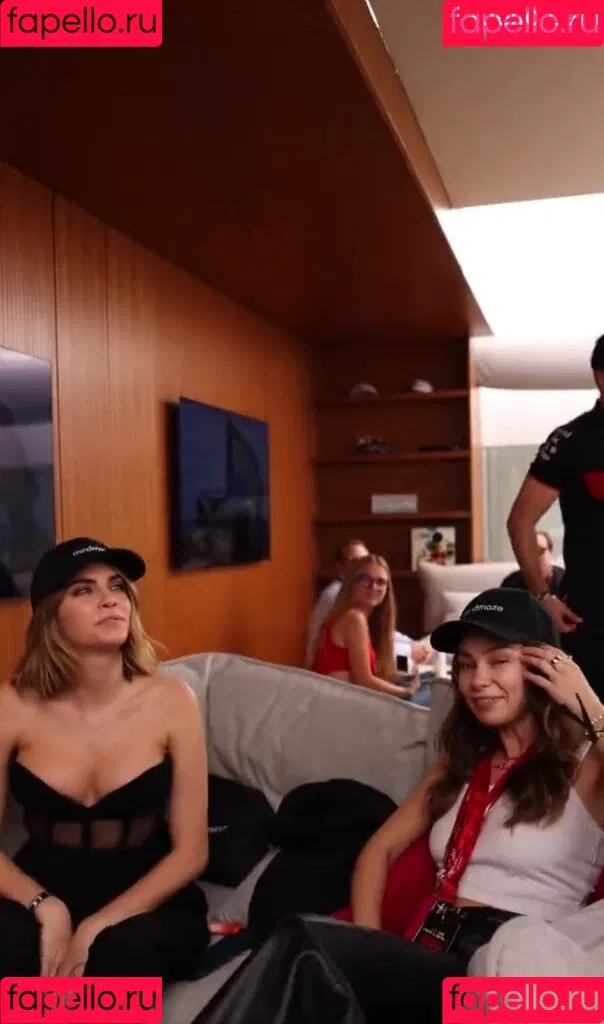 Cara Delevingne / caradelevingne Onlyfans Photo Gallery 