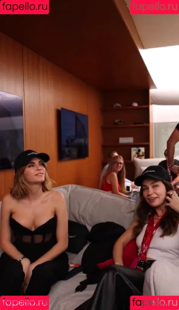 Cara Delevingne / caradelevingne Onlyfans Photo Gallery 