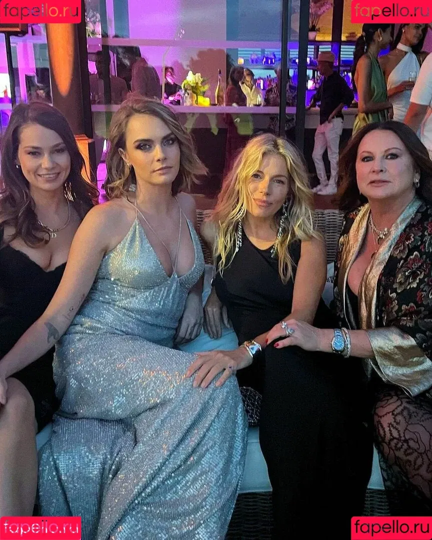 Cara Delevingne / caradelevingne Onlyfans Photo Gallery 