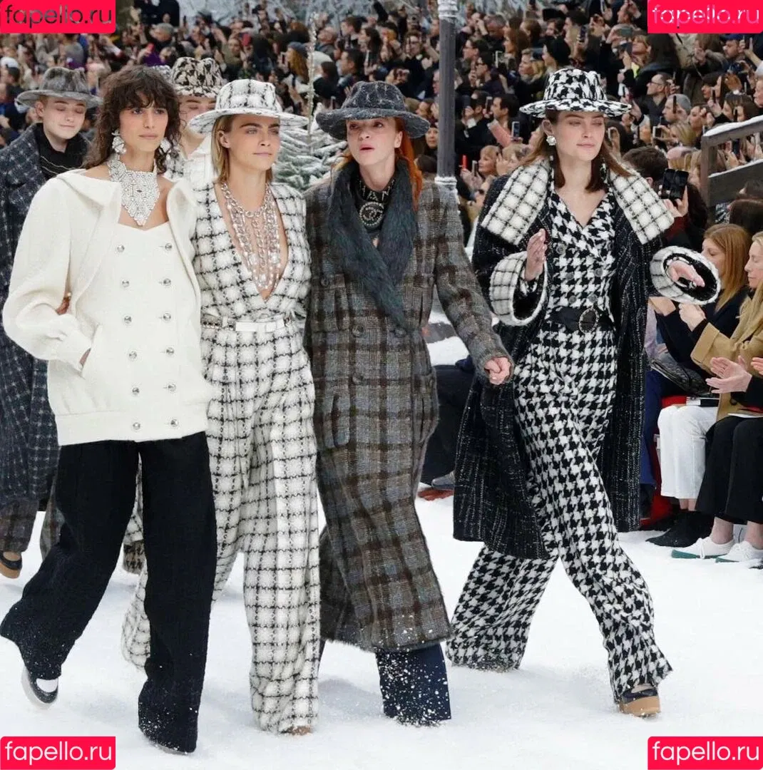 Cara Delevingne / caradelevingne Onlyfans Photo Gallery 