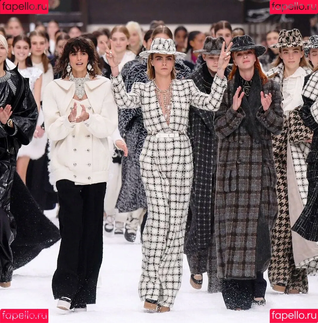 Cara Delevingne / caradelevingne Onlyfans Photo Gallery 