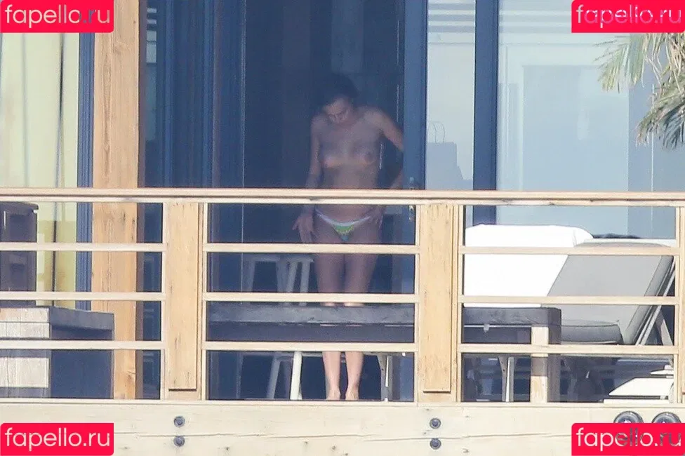 Cara Delevingne / caradelevingne Onlyfans Photo Gallery 