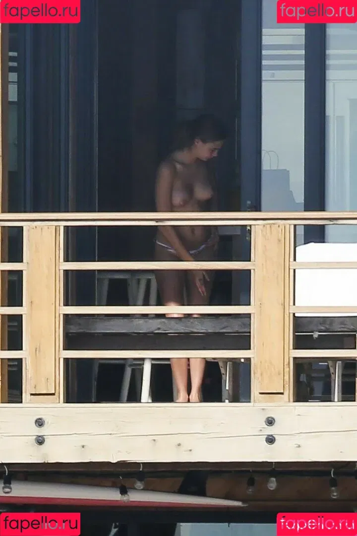 Cara Delevingne / caradelevingne Onlyfans Photo Gallery 