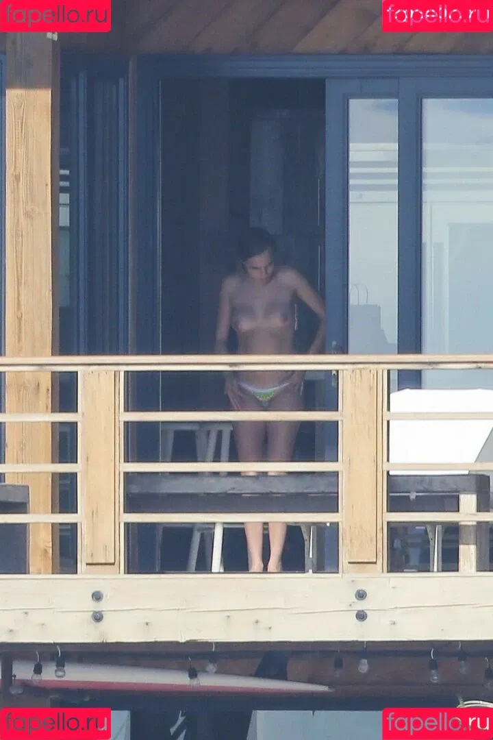 Cara Delevingne / caradelevingne Onlyfans Photo Gallery 