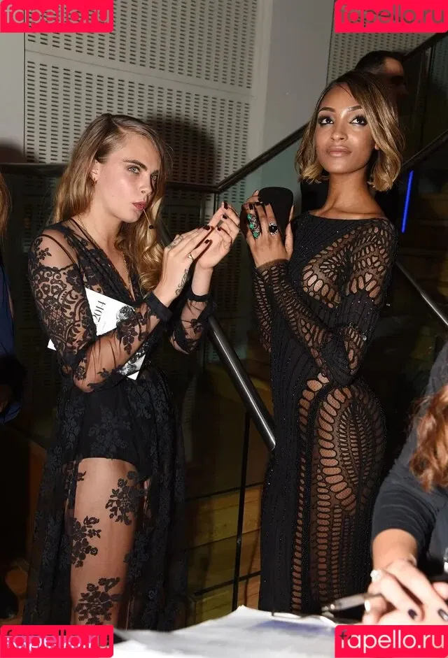 Cara Delevingne / caradelevingne Onlyfans Photo Gallery 