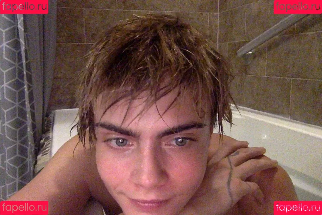 Cara Delevingne / caradelevingne Onlyfans Photo Gallery 