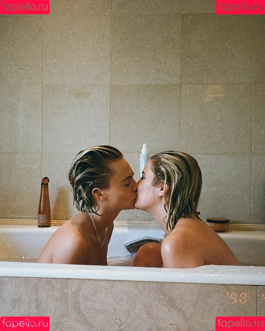 Cara Delevingne / caradelevingne Onlyfans Photo Gallery 