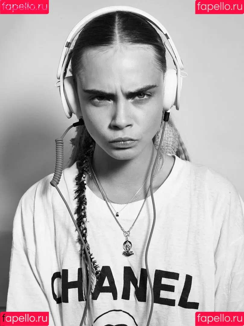 Cara Delevingne / caradelevingne Onlyfans Photo Gallery 