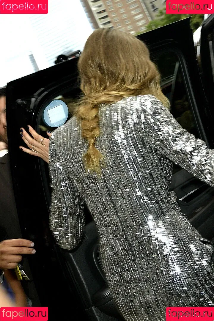 Cara Delevingne / caradelevingne Onlyfans Photo Gallery 