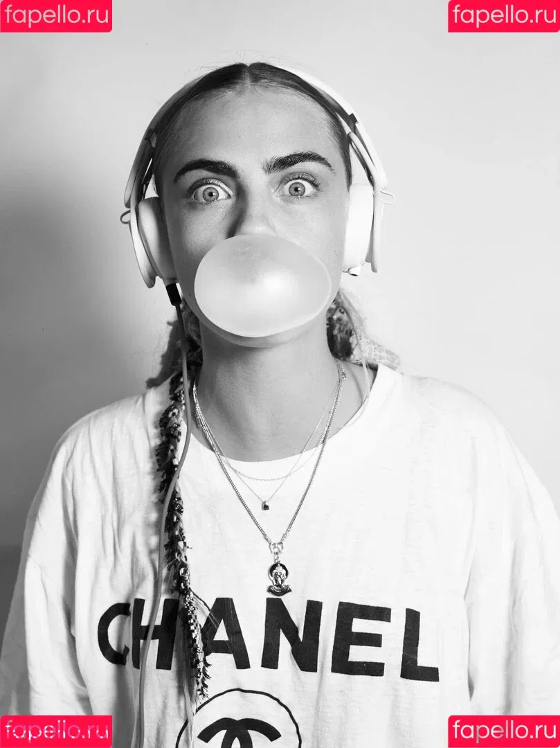 Cara Delevingne / caradelevingne Onlyfans Photo Gallery 