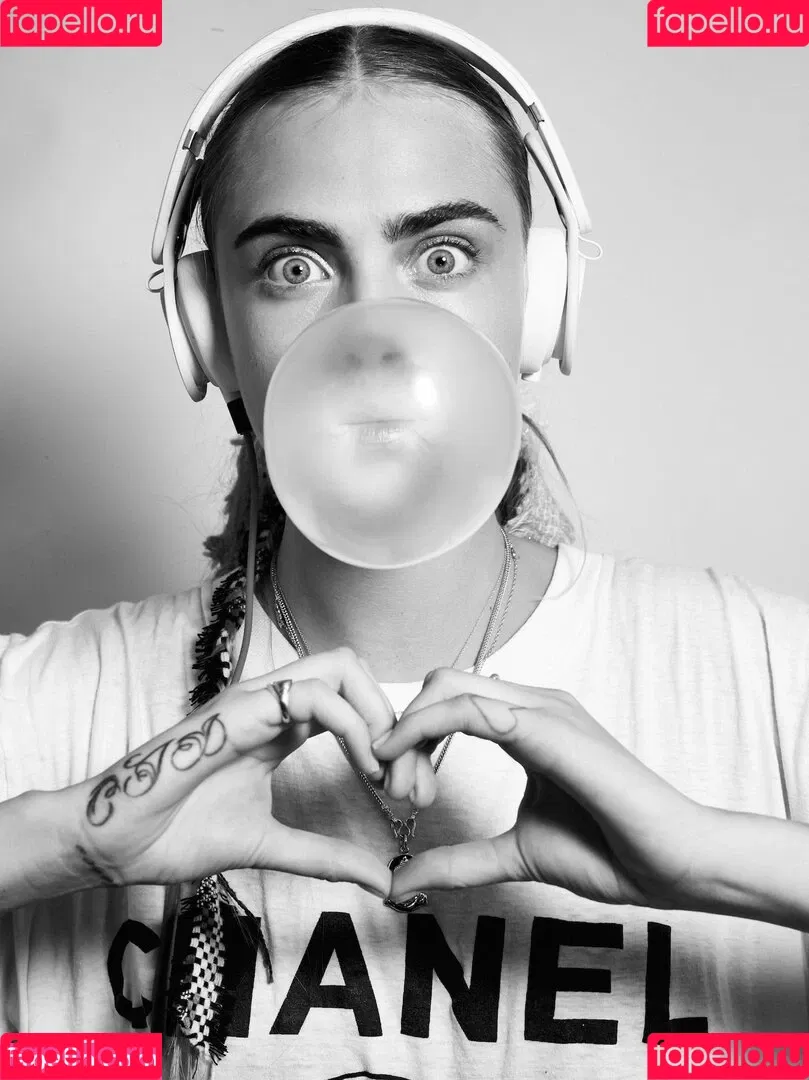 Cara Delevingne / caradelevingne Onlyfans Photo Gallery 