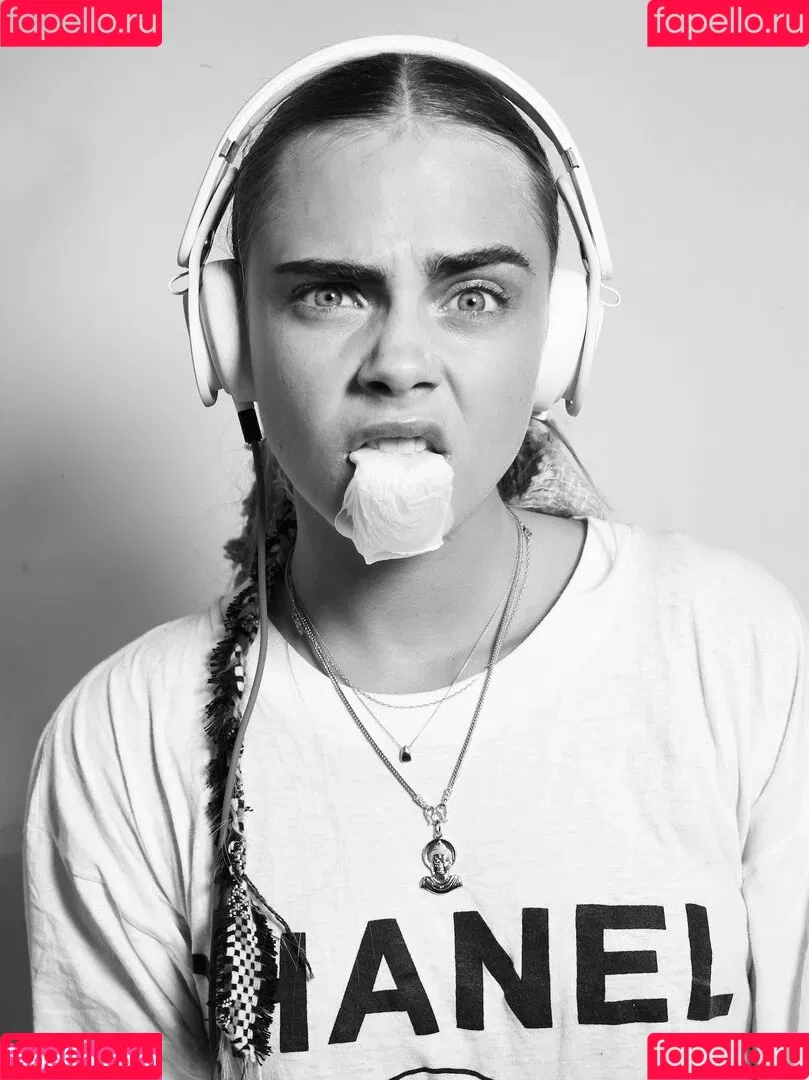 Cara Delevingne / caradelevingne Onlyfans Photo Gallery 