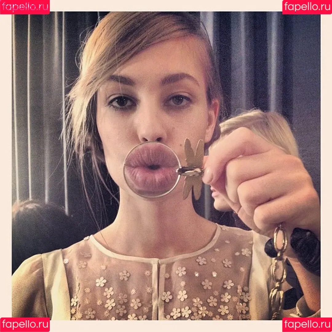 Cara Delevingne / caradelevingne Onlyfans Photo Gallery 