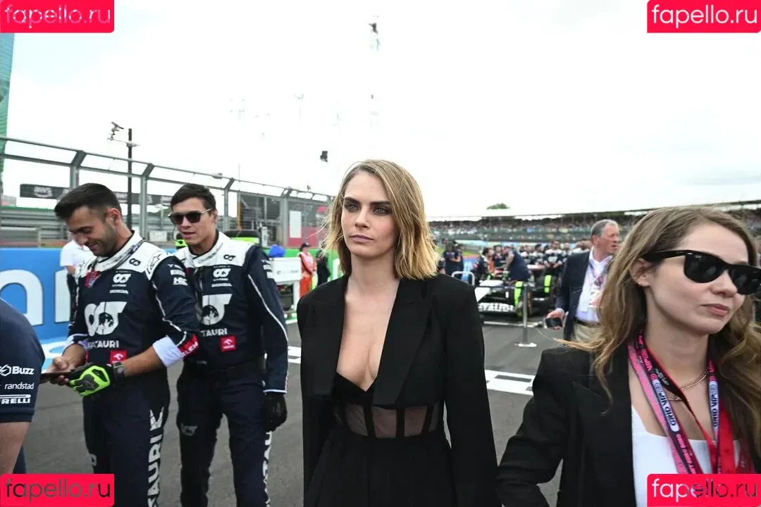 Cara Delevingne / caradelevingne Onlyfans Photo Gallery 
