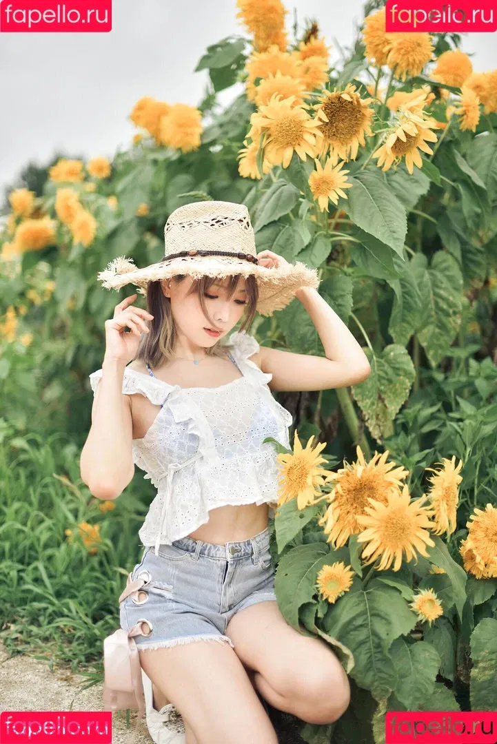 Ely Cosplay / Ely_eee / eeelyeee Onlyfans Photo Gallery 