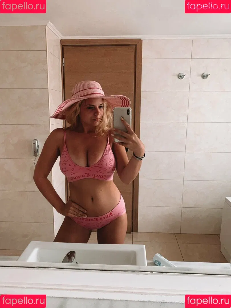 Apollonia Barbi / Apollonia Llewellyn / apolloniabarbi / apolloniallewellyn Onlyfans Photo Gallery 