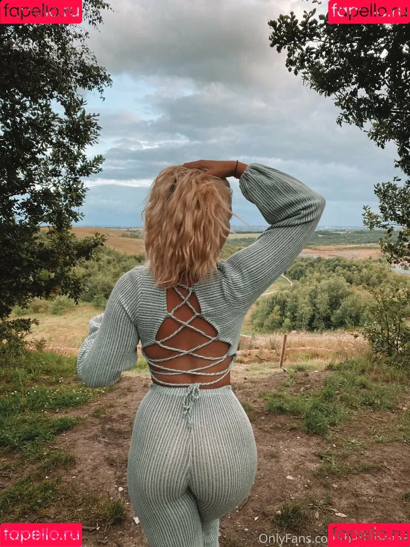 Apollonia Barbi / Apollonia Llewellyn / apolloniabarbi / apolloniallewellyn Onlyfans Photo Gallery 