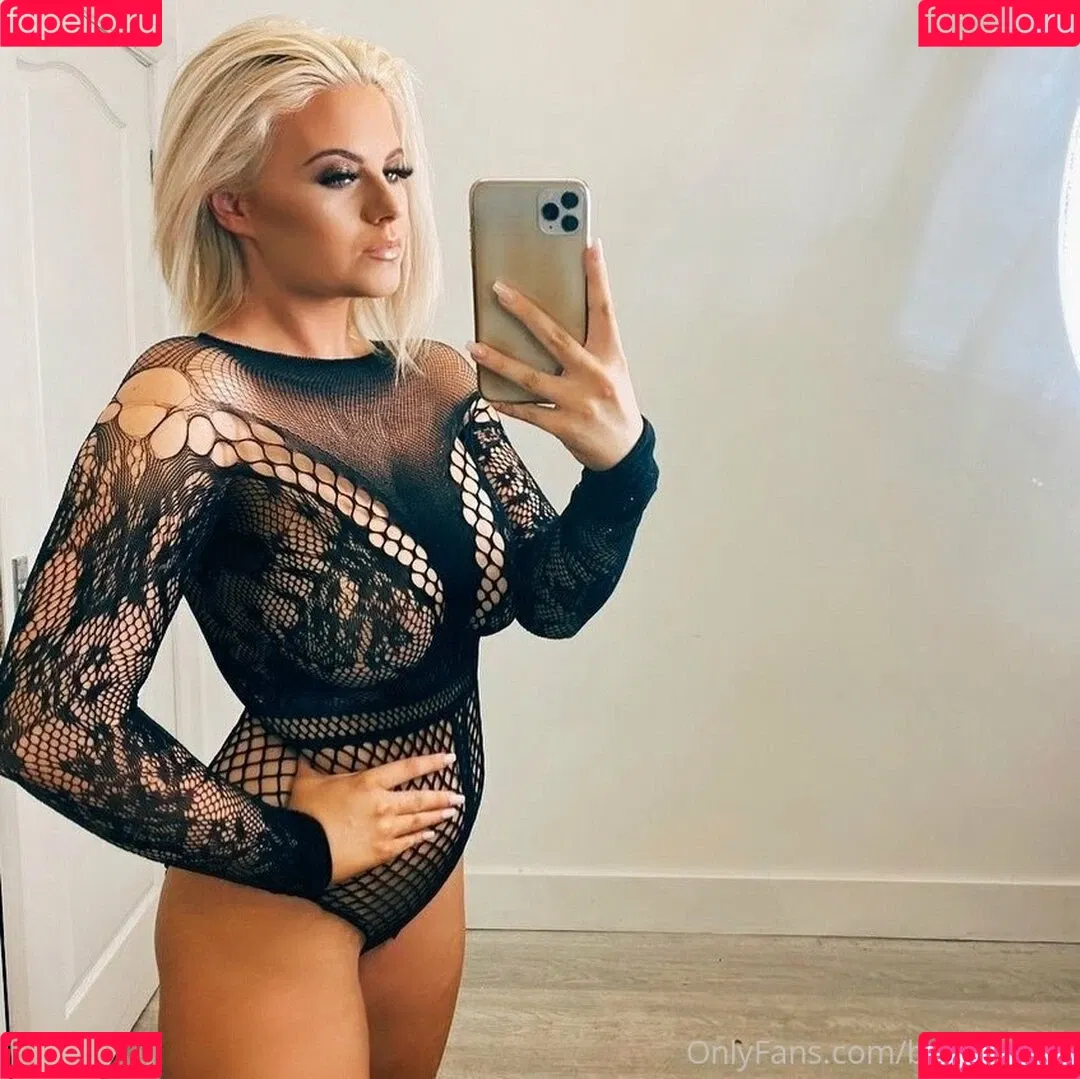 Apollonia Barbi / Apollonia Llewellyn / apolloniabarbi / apolloniallewellyn Onlyfans Photo Gallery 