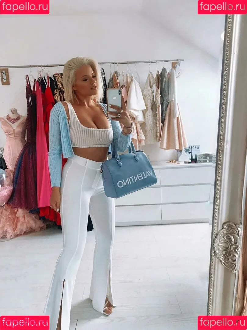 Apollonia Barbi / Apollonia Llewellyn / apolloniabarbi / apolloniallewellyn Onlyfans Photo Gallery 