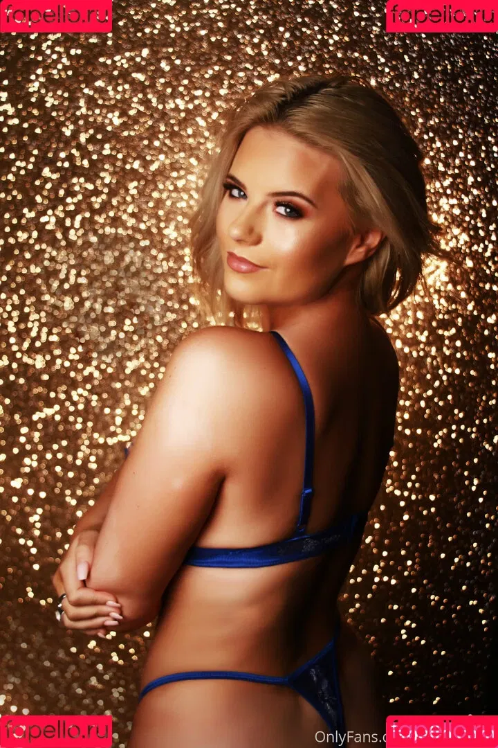 Apollonia Barbi / Apollonia Llewellyn / apolloniabarbi / apolloniallewellyn Onlyfans Photo Gallery 