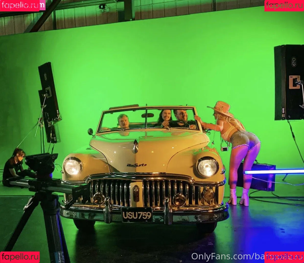 Apollonia Barbi / Apollonia Llewellyn / apolloniabarbi / apolloniallewellyn Onlyfans Photo Gallery 