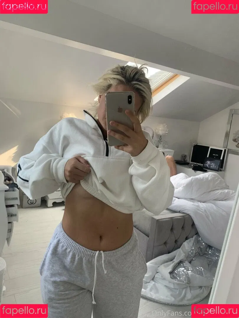 Apollonia Barbi / Apollonia Llewellyn / apolloniabarbi / apolloniallewellyn Onlyfans Photo Gallery 