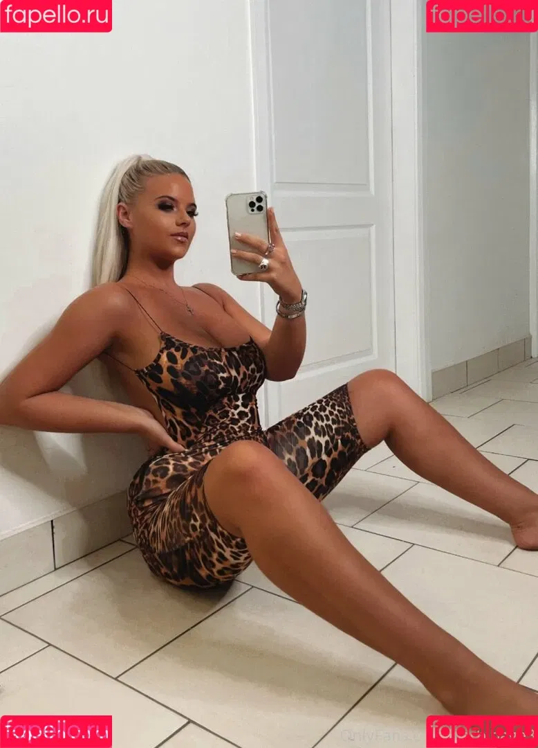 Apollonia Barbi / Apollonia Llewellyn / apolloniabarbi / apolloniallewellyn Onlyfans Photo Gallery 