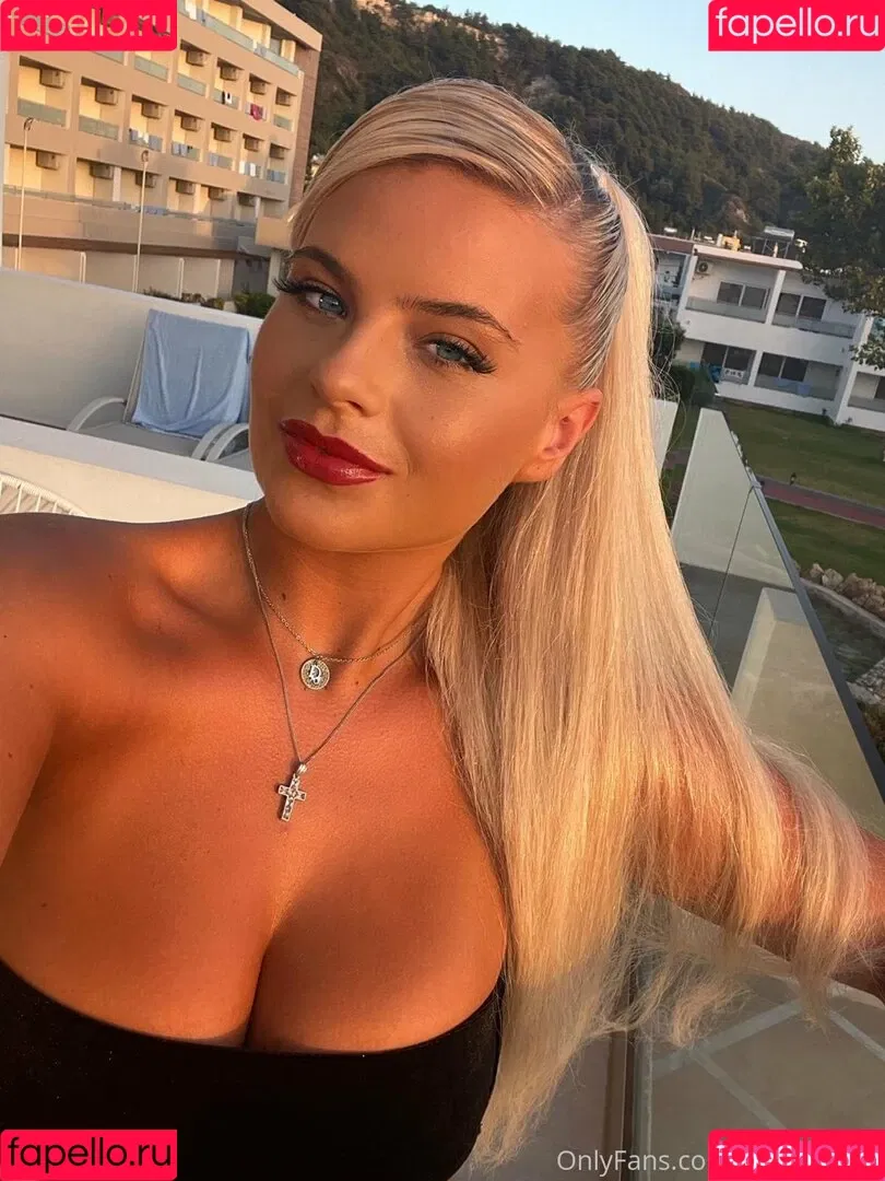 Apollonia Barbi / Apollonia Llewellyn / apolloniabarbi / apolloniallewellyn Onlyfans Photo Gallery 