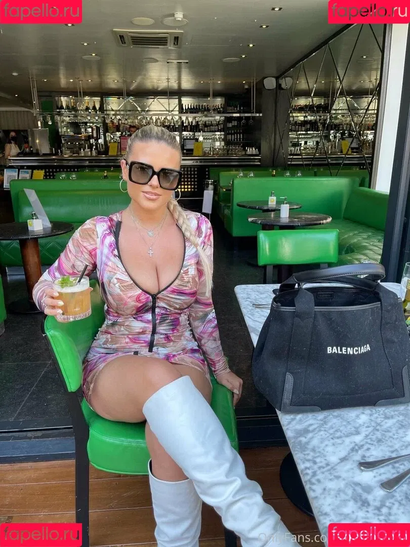 Apollonia Barbi / Apollonia Llewellyn / apolloniabarbi / apolloniallewellyn Onlyfans Photo Gallery 