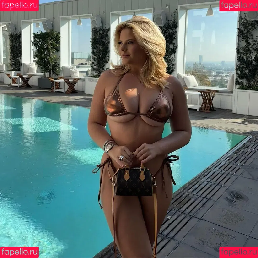 Apollonia Barbi / Apollonia Llewellyn / apolloniabarbi / apolloniallewellyn Onlyfans Photo Gallery 