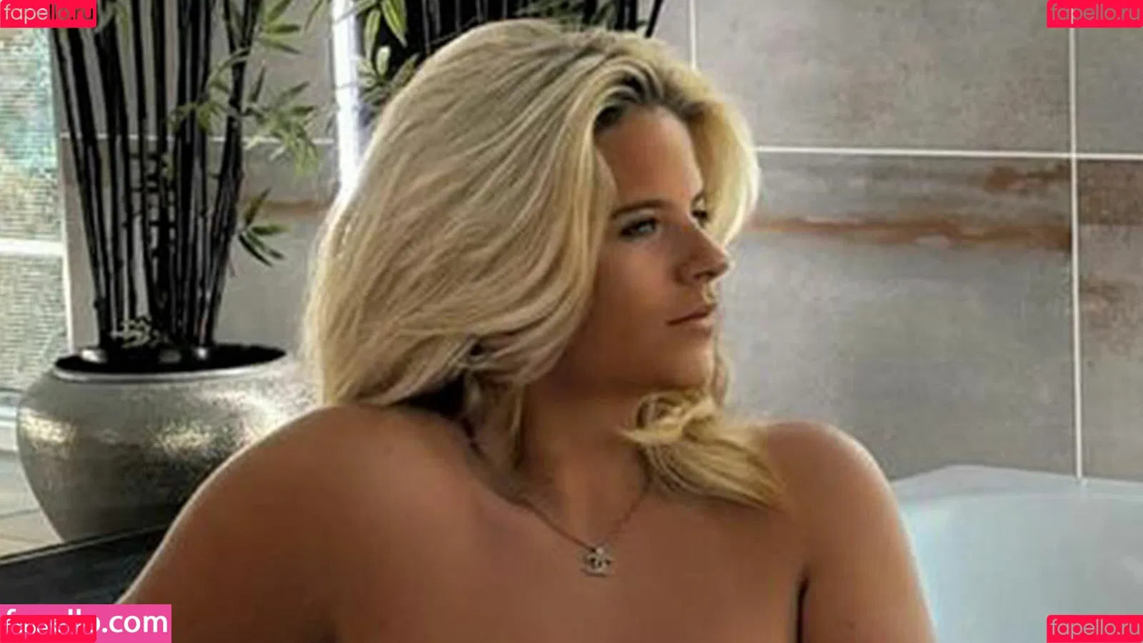 Apollonia Barbi / Apollonia Llewellyn / apolloniabarbi / apolloniallewellyn Onlyfans Photo Gallery 