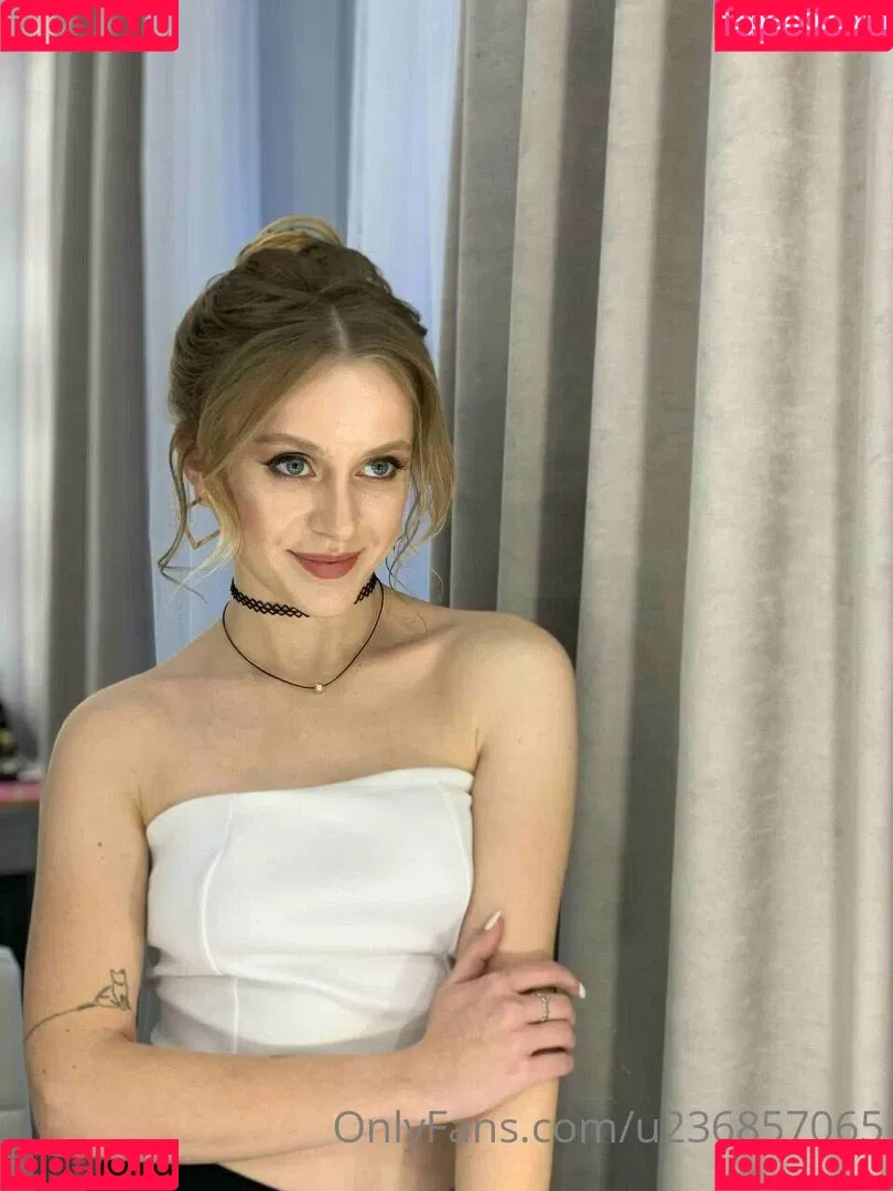 Kitsune / Kitsunekk / Lustful_modest / kateorkatrin / kkkkkkatrin Onlyfans Photo Gallery 