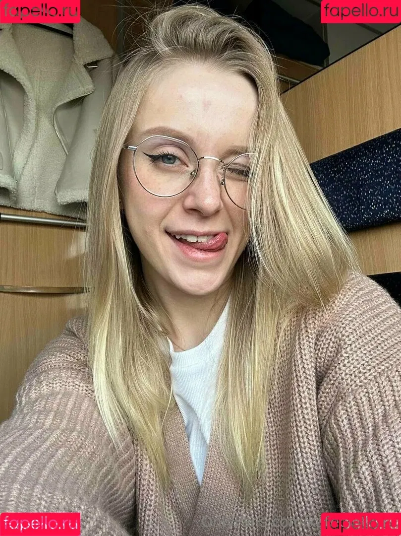 Kitsune / Kitsunekk / Lustful_modest / kateorkatrin / kkkkkkatrin Onlyfans Photo Gallery 