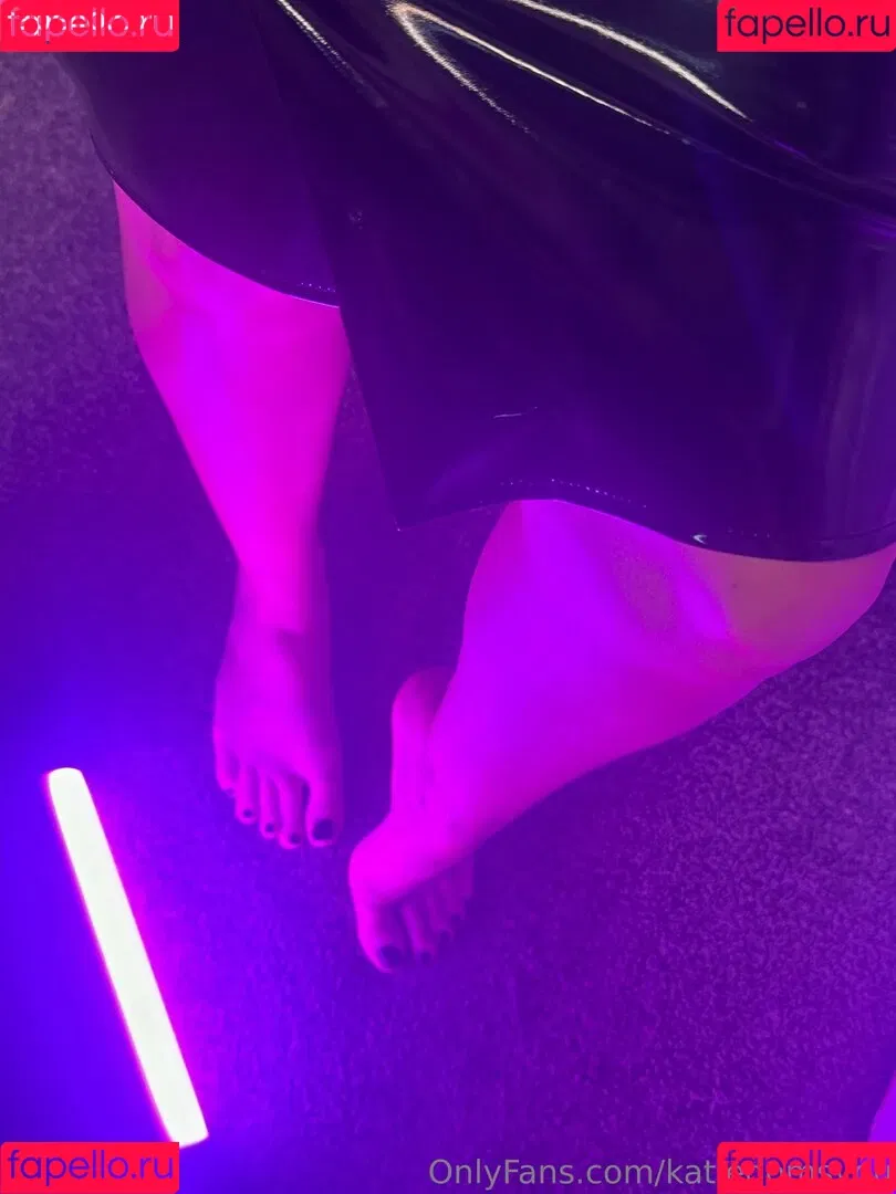 Katie Jane / katiedomsyou / katiejaneuk Onlyfans Photo Gallery 