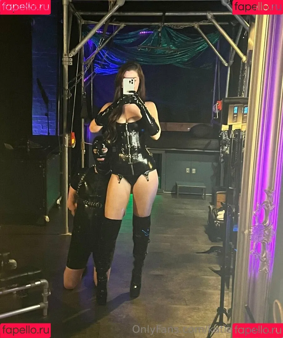 Katie Jane / katiedomsyou / katiejaneuk Onlyfans Photo Gallery 