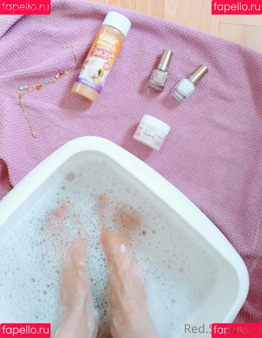 littleredselena / red.selene Onlyfans Photo Gallery 