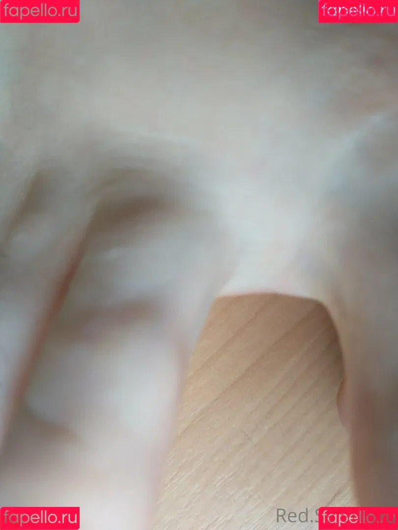 littleredselena / red.selene Onlyfans Photo Gallery 