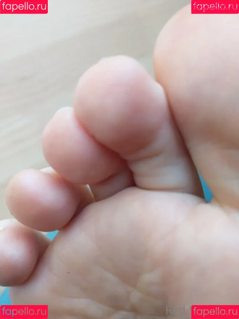 littleredselena / red.selene Onlyfans Photo Gallery 